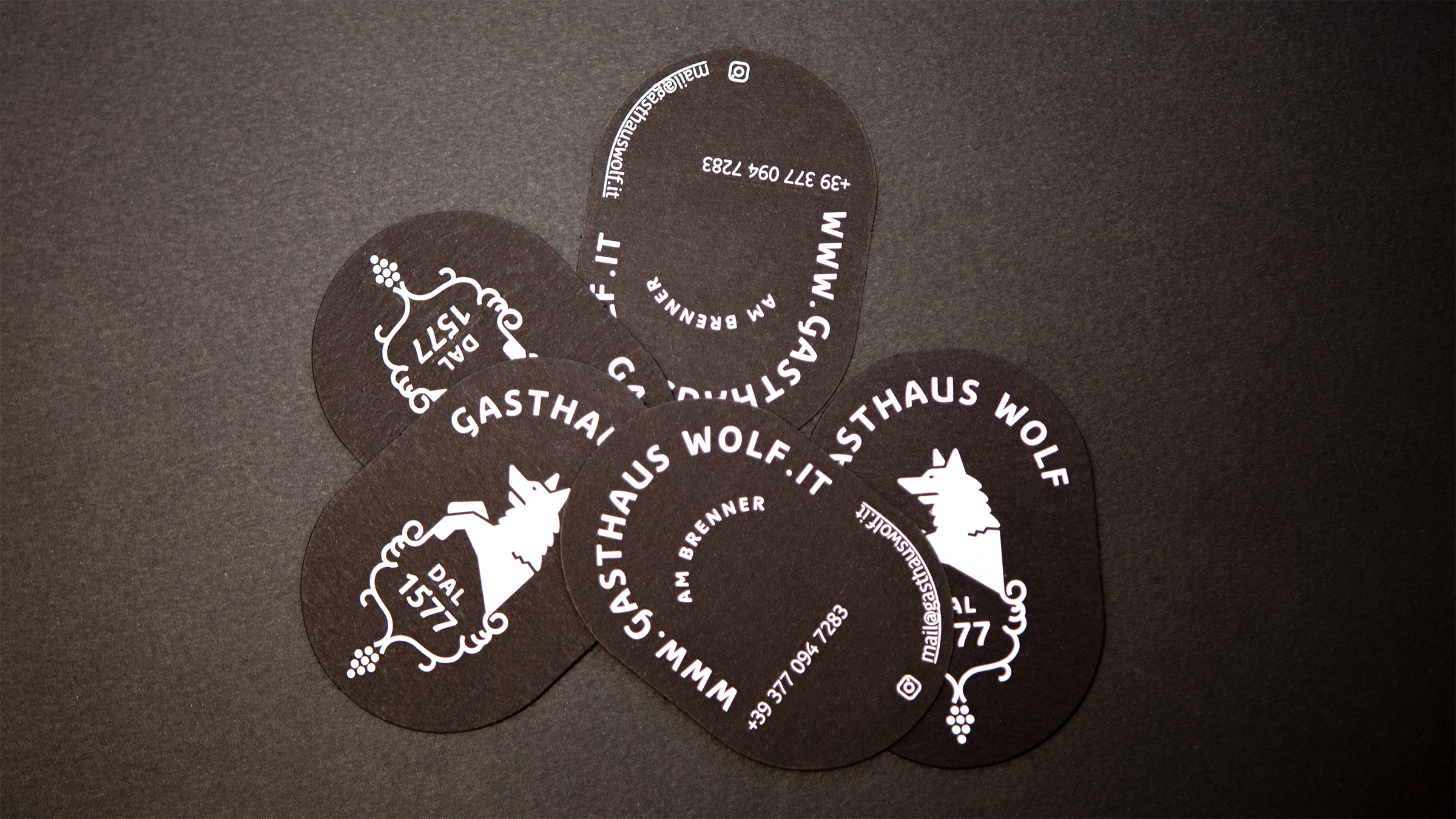 Visitenkarten für das Gasthaus Wolf, gestaltet von i-kiu design.