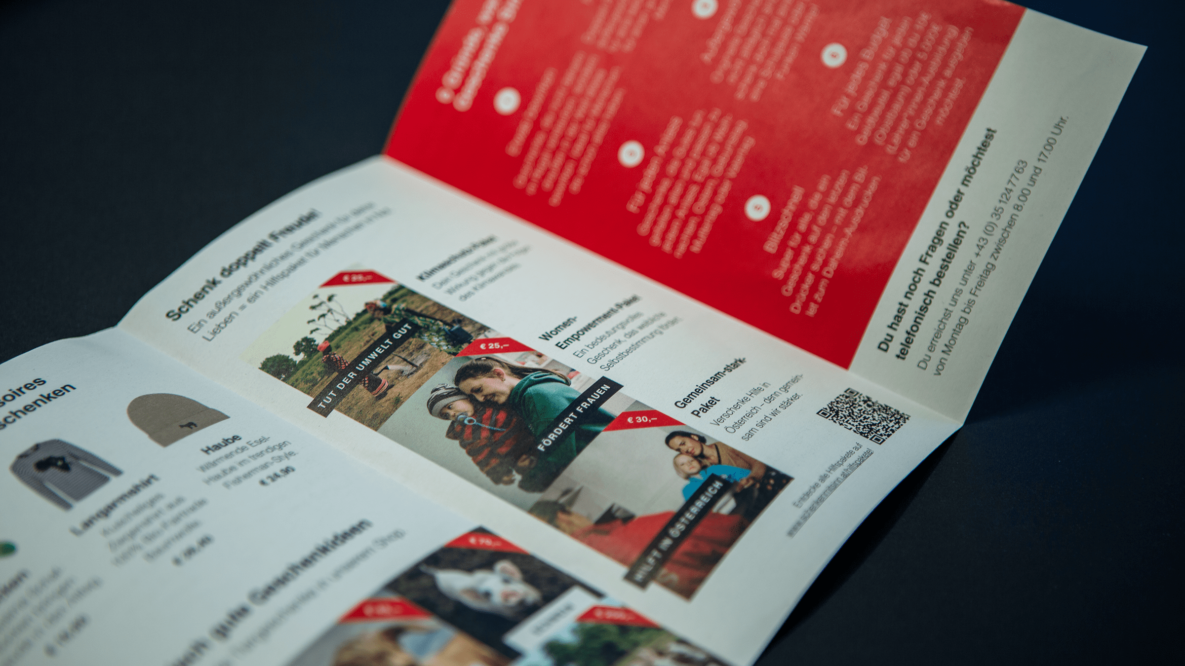 Innenseite der Broschüre für den Caritas-Onlineshop, die drei Spendenpakete zeigt.
